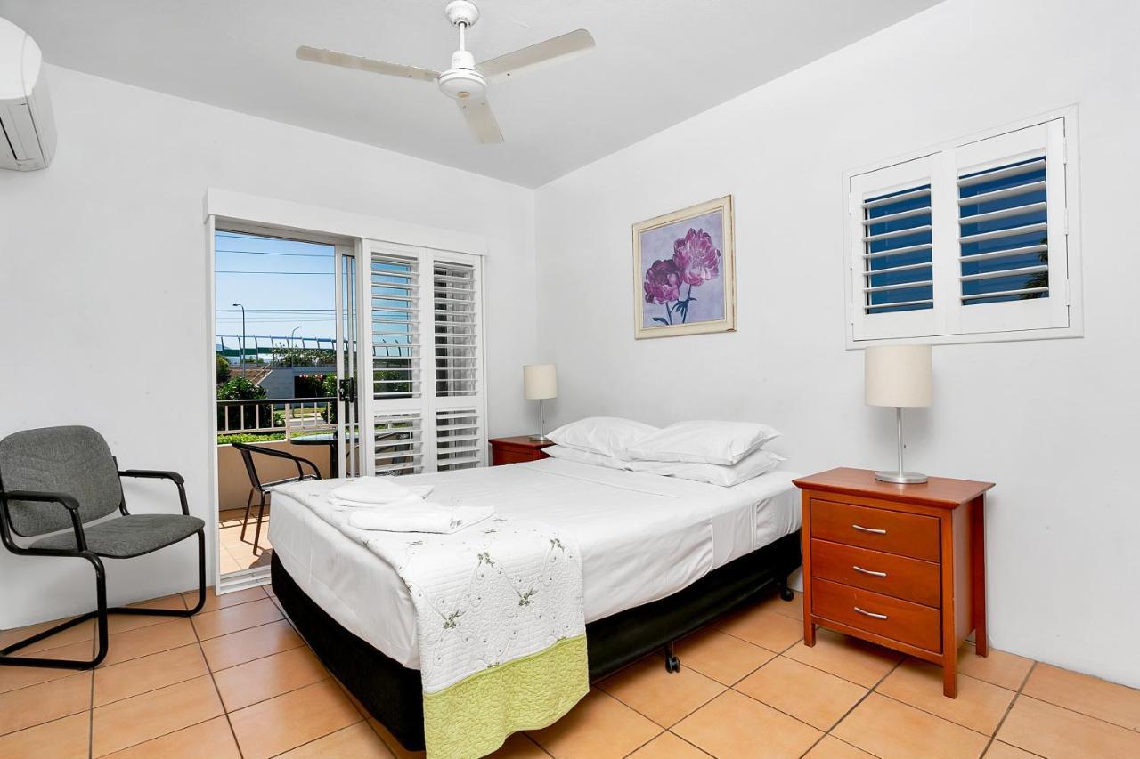 Cairns Reef Apartments & Motel Exterior photo